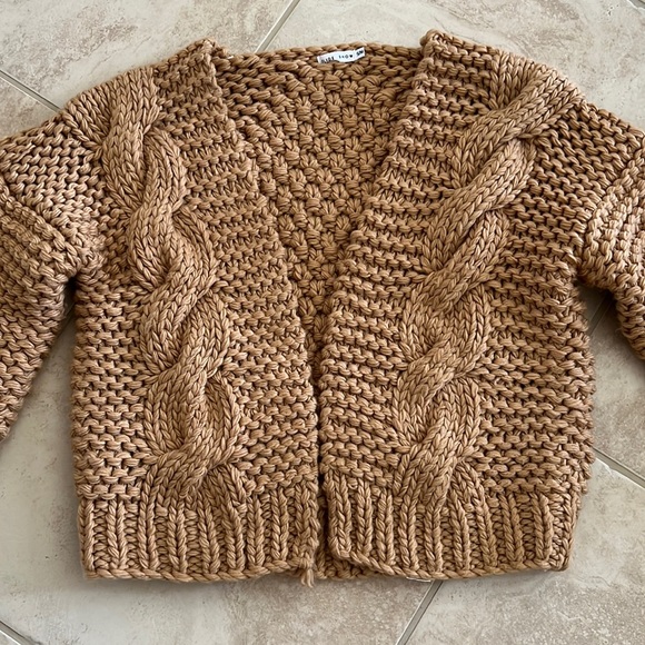 Slide show sweater - Picture 1 of 9